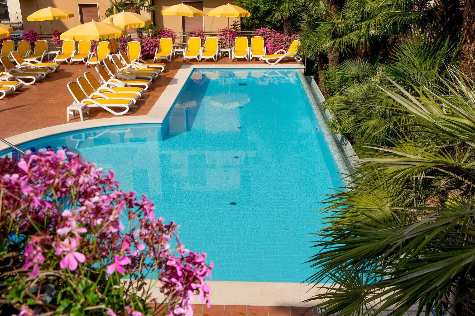 Hotel Capri Bardolino 3S Екстер'єр фото
